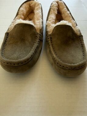 UGG Ansley Slippers Women’s Size 6 Olive Suede Sheepskin Moccasin
